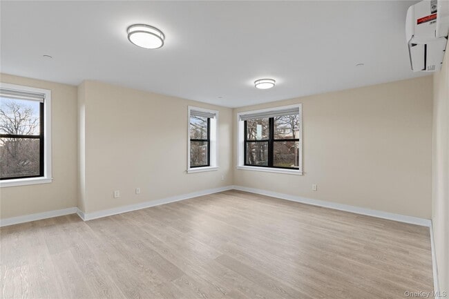 Building Photo - 135 Wakefield Ave