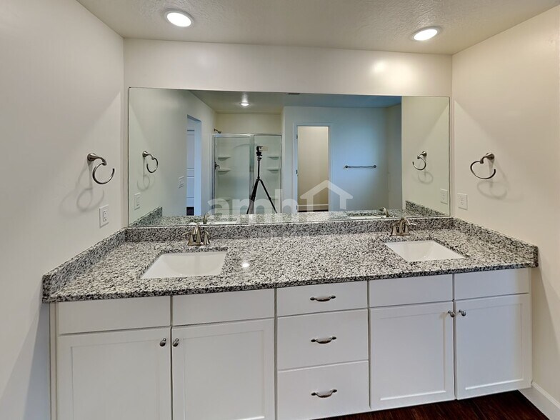 Building Photo - 2321 Buckskin Way