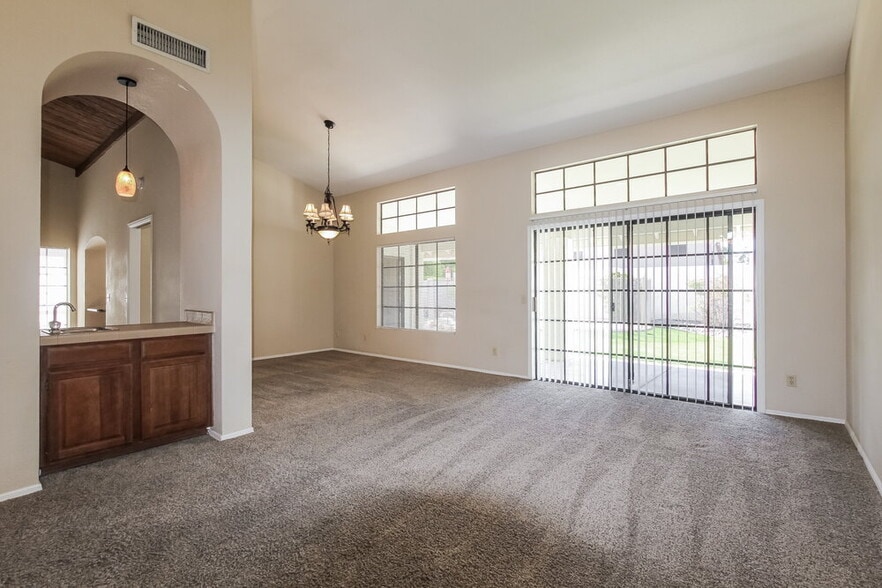 Building Photo - 6709 W Topeka Dr