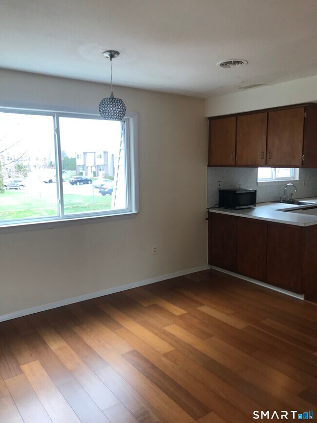 Building Photo - 270 -1 Richard St