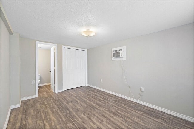 Building Photo - Lovely 2 Bedroom 2 Bath Duplex