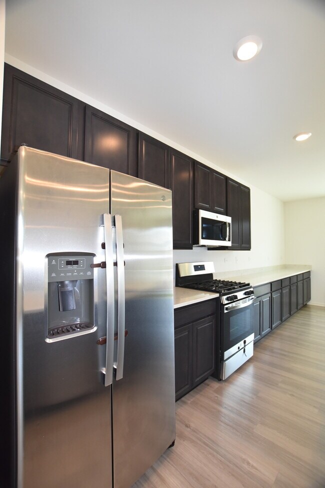 Building Photo - 2945 Showplace Dr