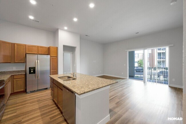 Building Photo - Charming 2BR-2BA Condo in Aurora Town Center