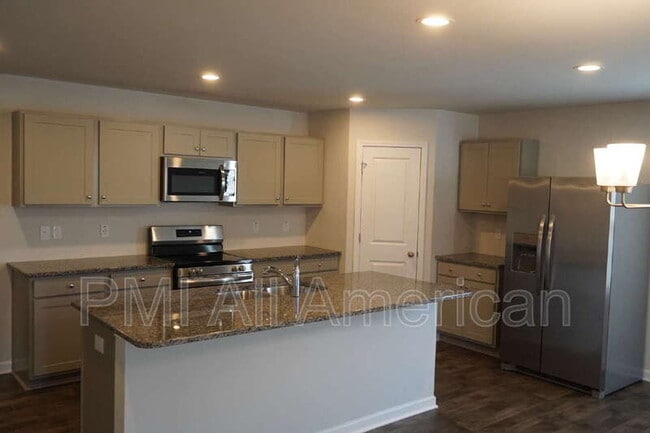 Building Photo - 289 Greenbay St