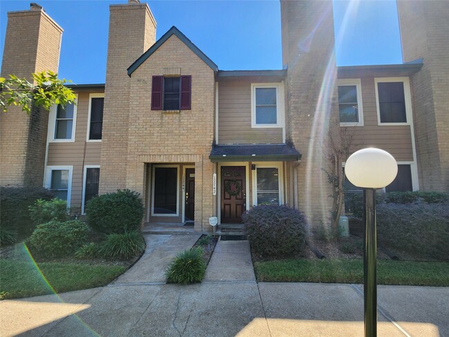 Primary Photo - 17742 Kings Park Ln