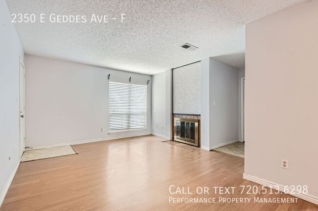 Building Photo - Spacious Three Bedroom Condo