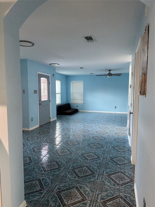 Building Photo - 8340 Folkstone Ln