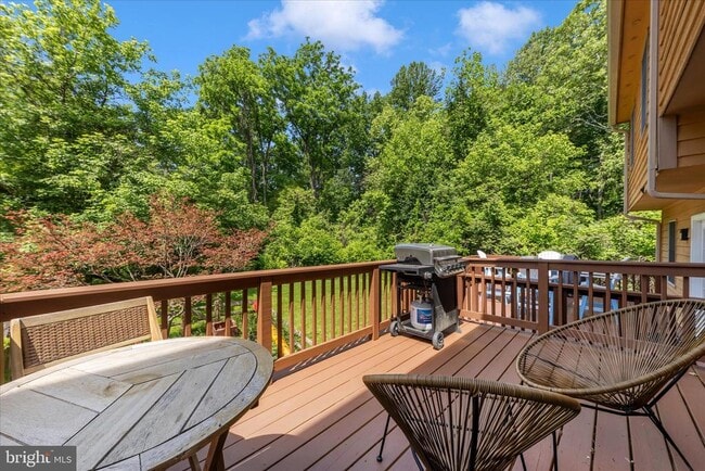 Building Photo - 6631 Beach Dr