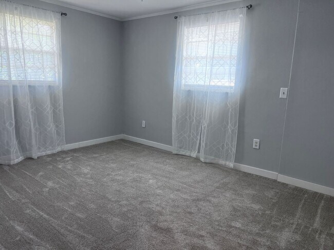 Building Photo - 4BD/2BA on the Island!