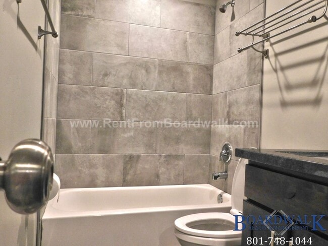 Building Photo - 555 S 900 E