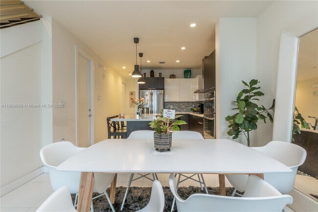 Building Photo - 10245 NW 63rd Terrace