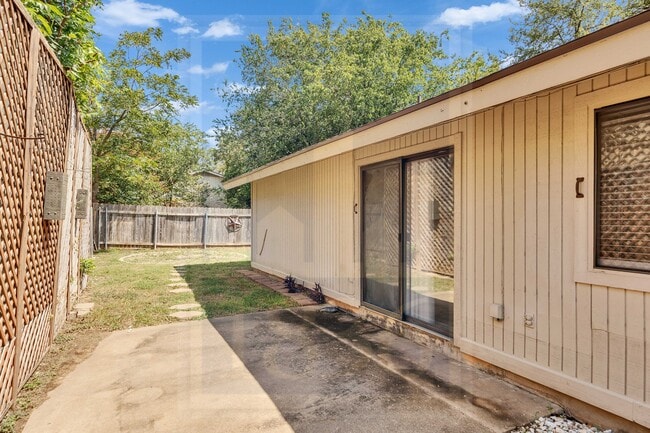 Building Photo - 7302 Waldon Dr