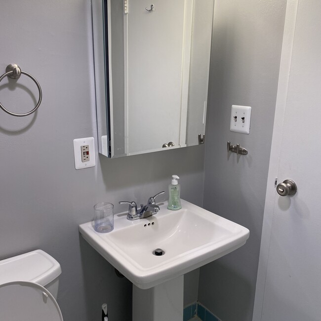 Bathroom/Medicine Cabinet - 522 21st St NW