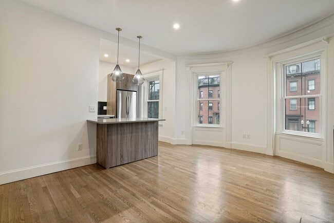 Building Photo - 512 Massachusetts Ave