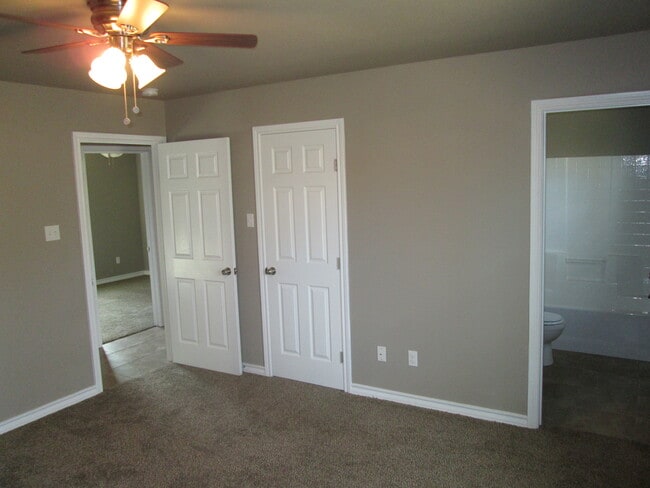 Building Photo - 530 W Heard St