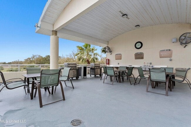 Building Photo - 2060 Beach Blvd