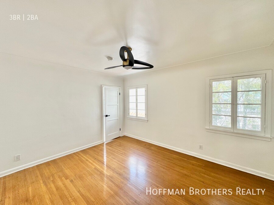 Building Photo - 302 N Mansfield Ave