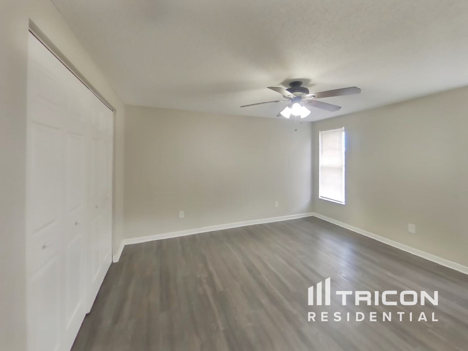 Building Photo - 1203 Seffner Valrico Rd