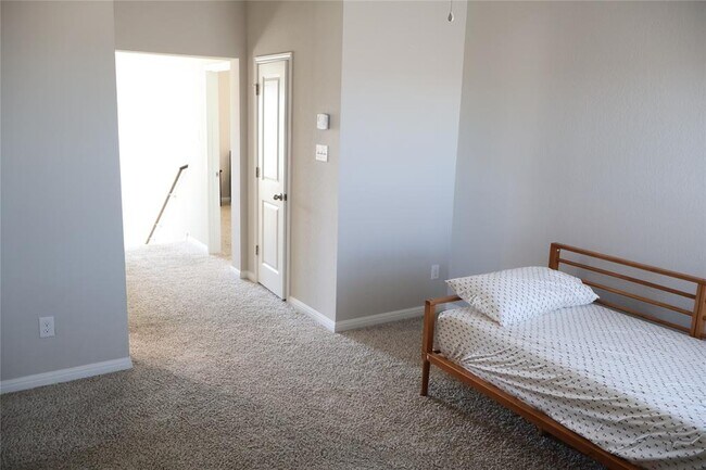 Building Photo - 11500 Maple Leaf Way