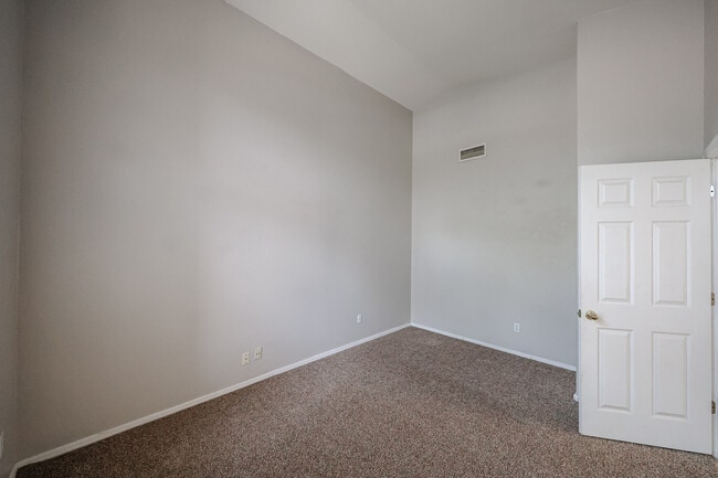 Building Photo - 14707 W Lupine Ln