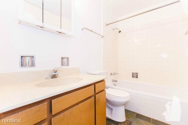 Building Photo - 451 W Belden Ave