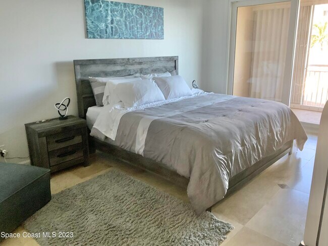 Building Photo - 877 N Hwy A1A