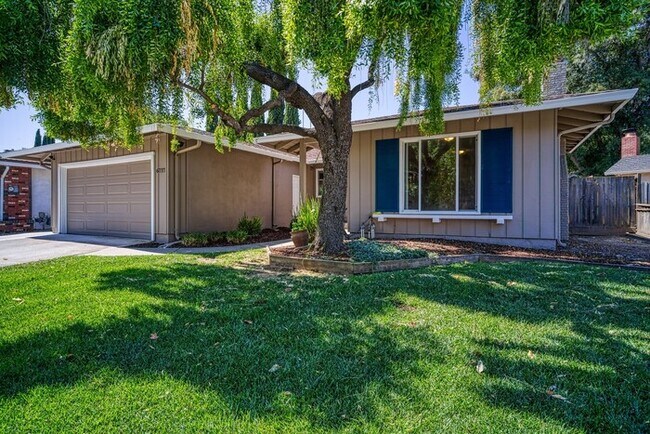 Building Photo - AVAILABLE NOW - 3Bed/2Bath Home for rent i...