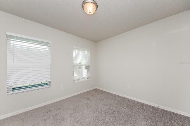 Building Photo - 230 Hyacinth Ct