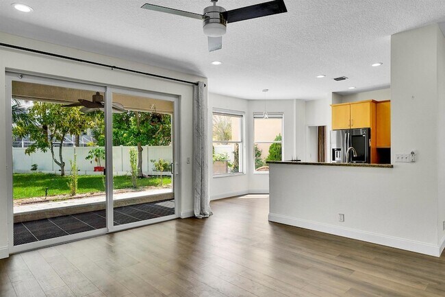 Building Photo - 3354 Greenview Terrace W