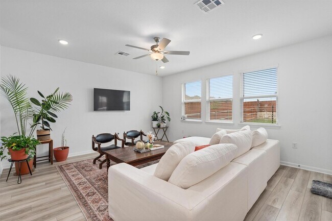 Building Photo - 1617 Purple Martin Dr