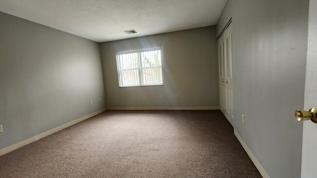 Building Photo - 102 North Point Dr