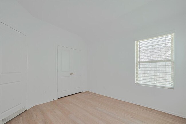 Building Photo - 18439 Summit Ranch Dr