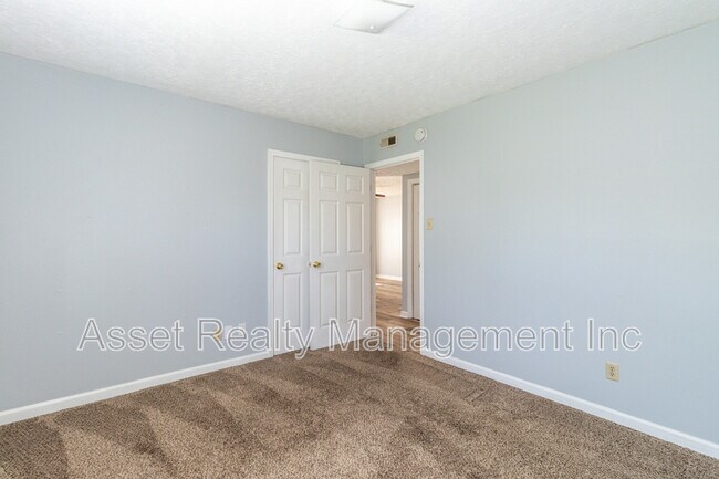 Building Photo - 517 Evelyn Ave