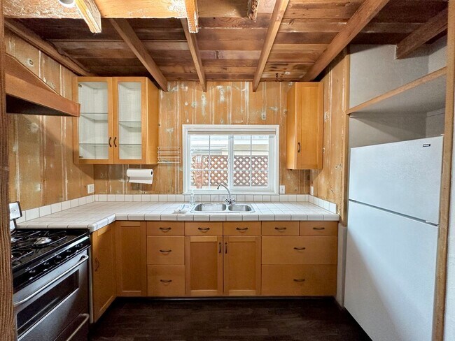 Building Photo - 1 Bed + 1 Bath Cottage | Hollywood By the Sea | Unfurnished