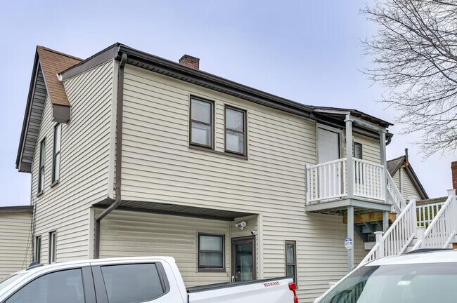 Building Photo - 467 Ferry St