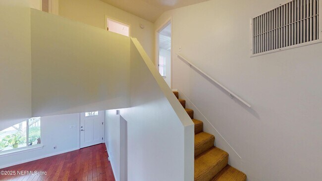 Building Photo - 421 7th Ave S