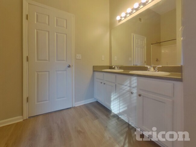 Building Photo - 138 Birchfield Way