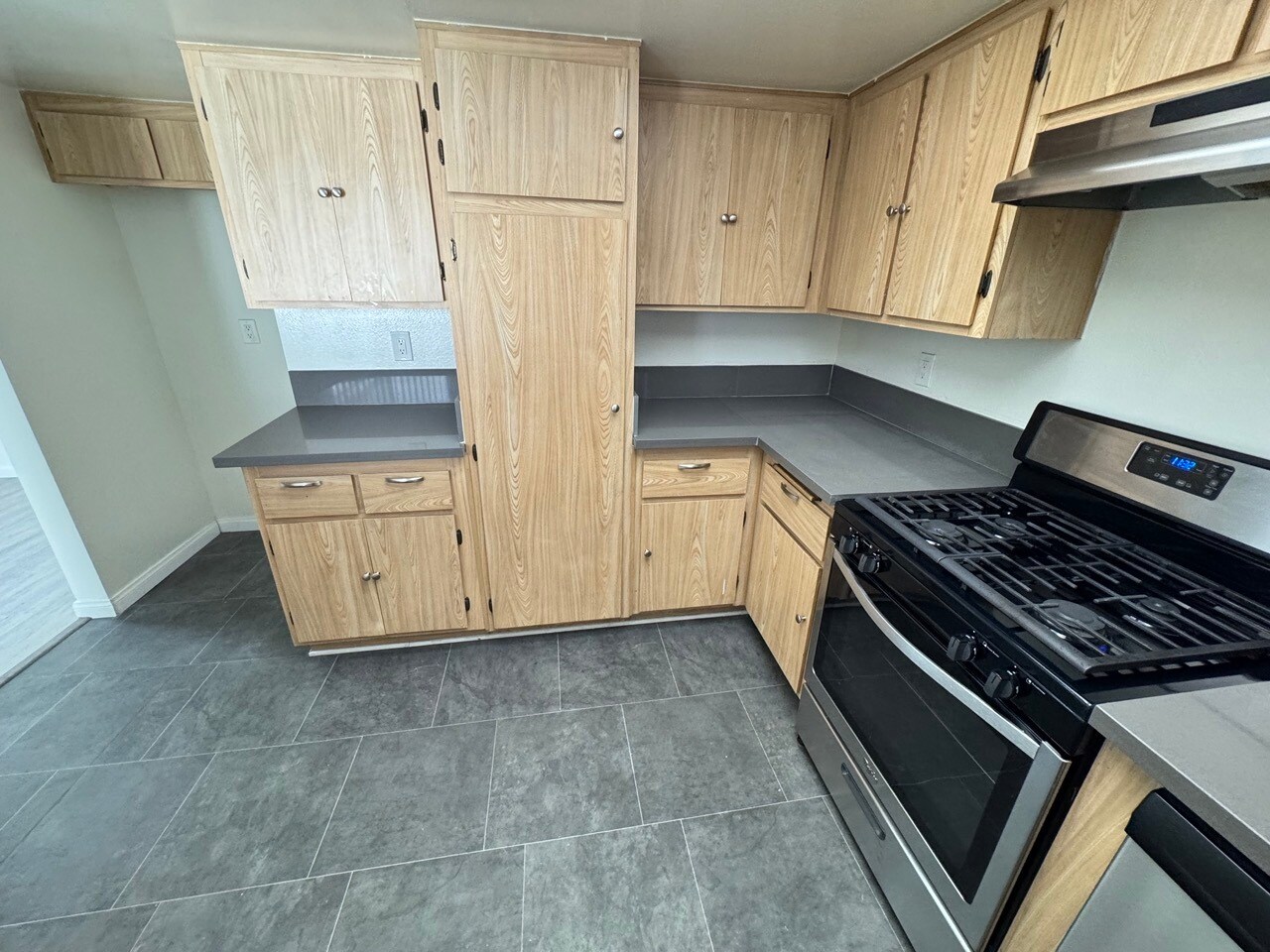 Building Photo - 4633 Vermont Pl