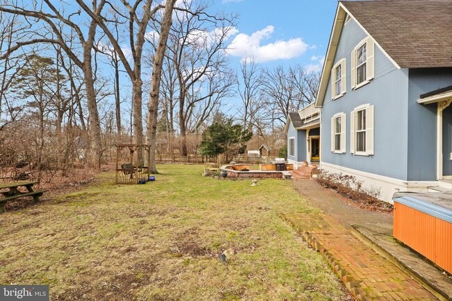 Building Photo - 206 Grove Ave