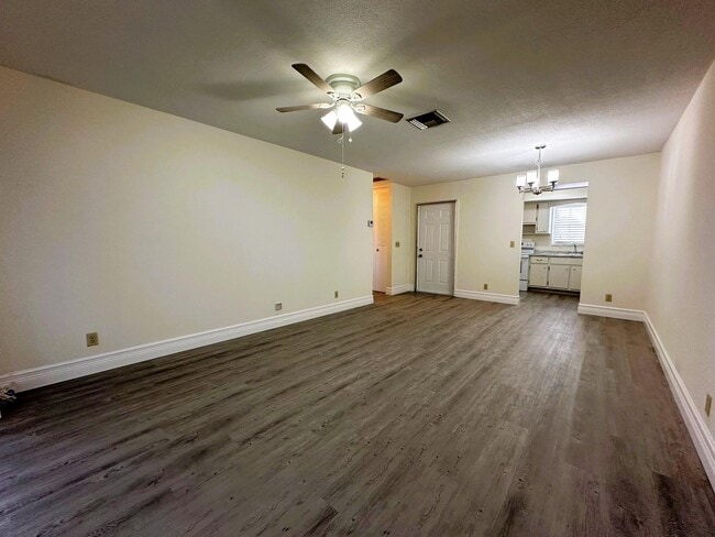 Building Photo - 2966 Ashley Dr E