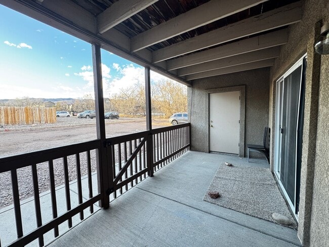 Building Photo - 1318 Holland Park Blvd