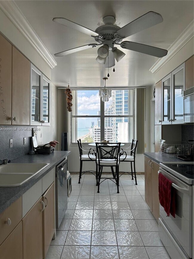 Building Photo - 2751 S Ocean Dr