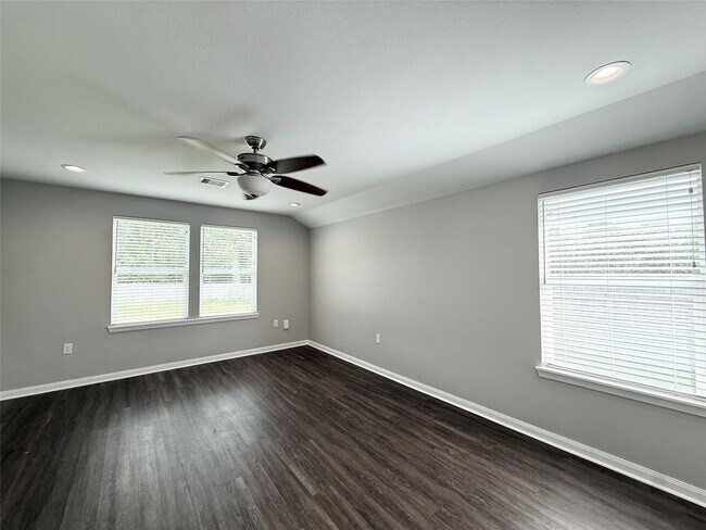 Building Photo - 300 Longstreet Rd