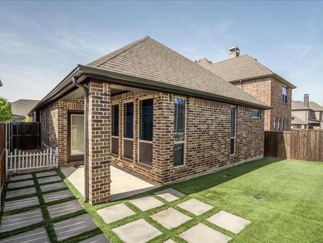 Building Photo - 1105 Dame Carol Wy