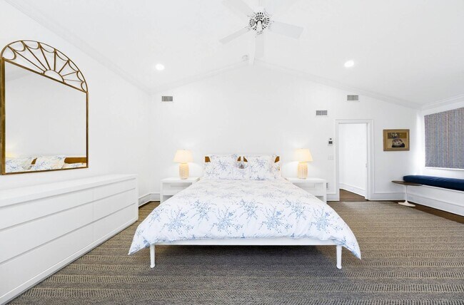 Building Photo - 133-135 Toylsome Ln