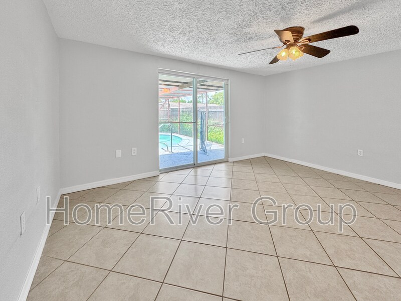 Building Photo - 10005 Regency Park Blvd