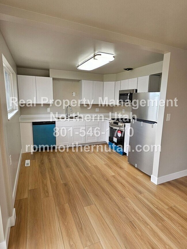 Building Photo - 4 Bedroom 3 Bath Home Now Available in Roy!