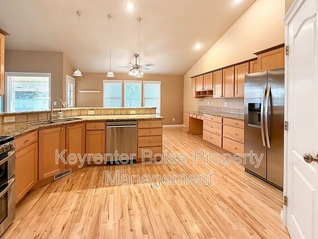 Building Photo - 1285 E Prohaska St