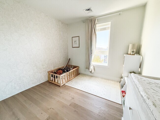 Building Photo - 301 Border St