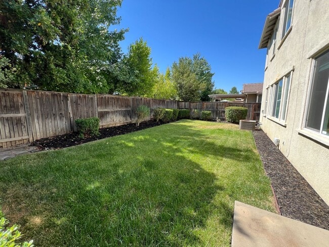 Building Photo - Spacious Folsom Parkway Home Near Park wit...